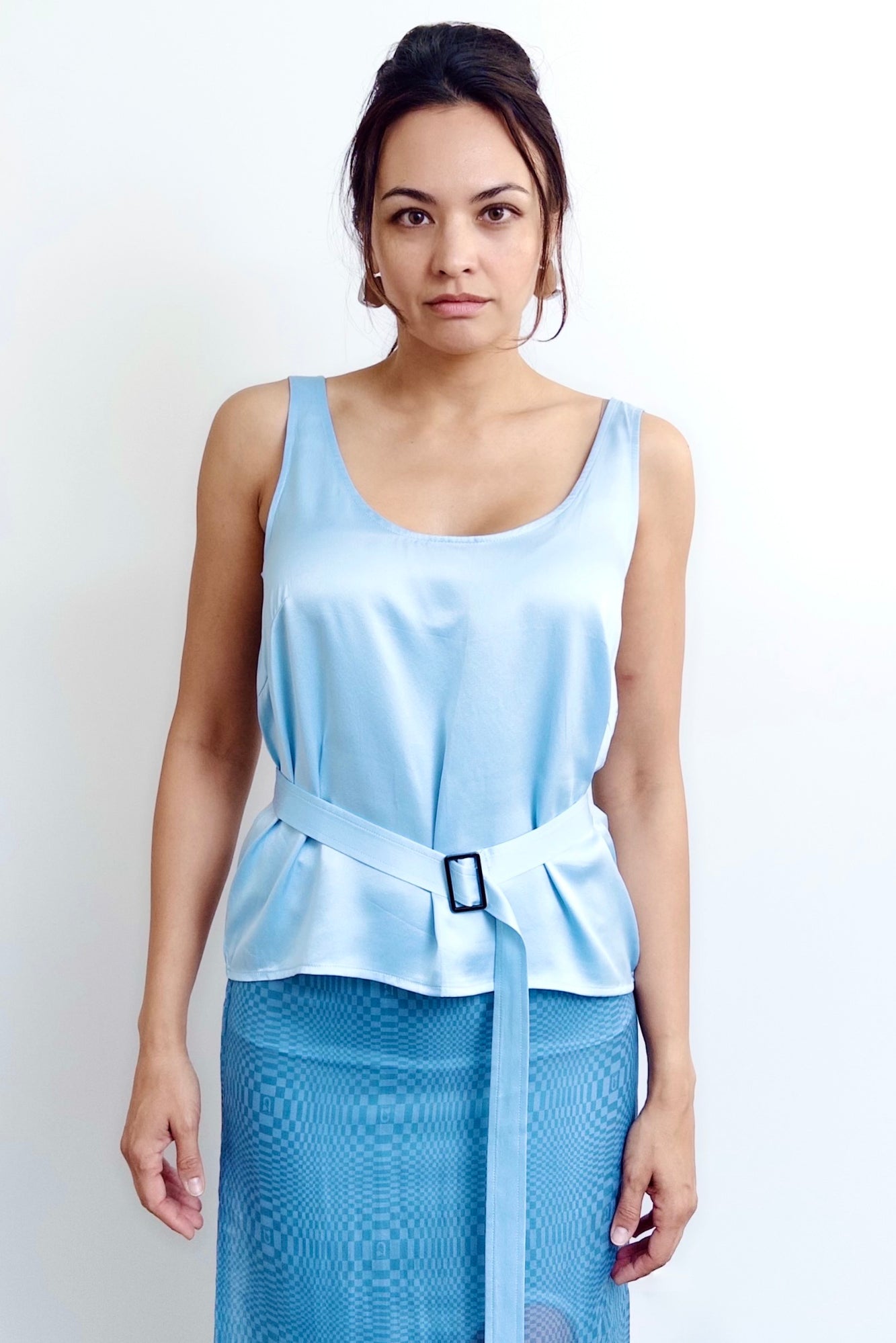 Réservoir à faible encombrement avec ceinture