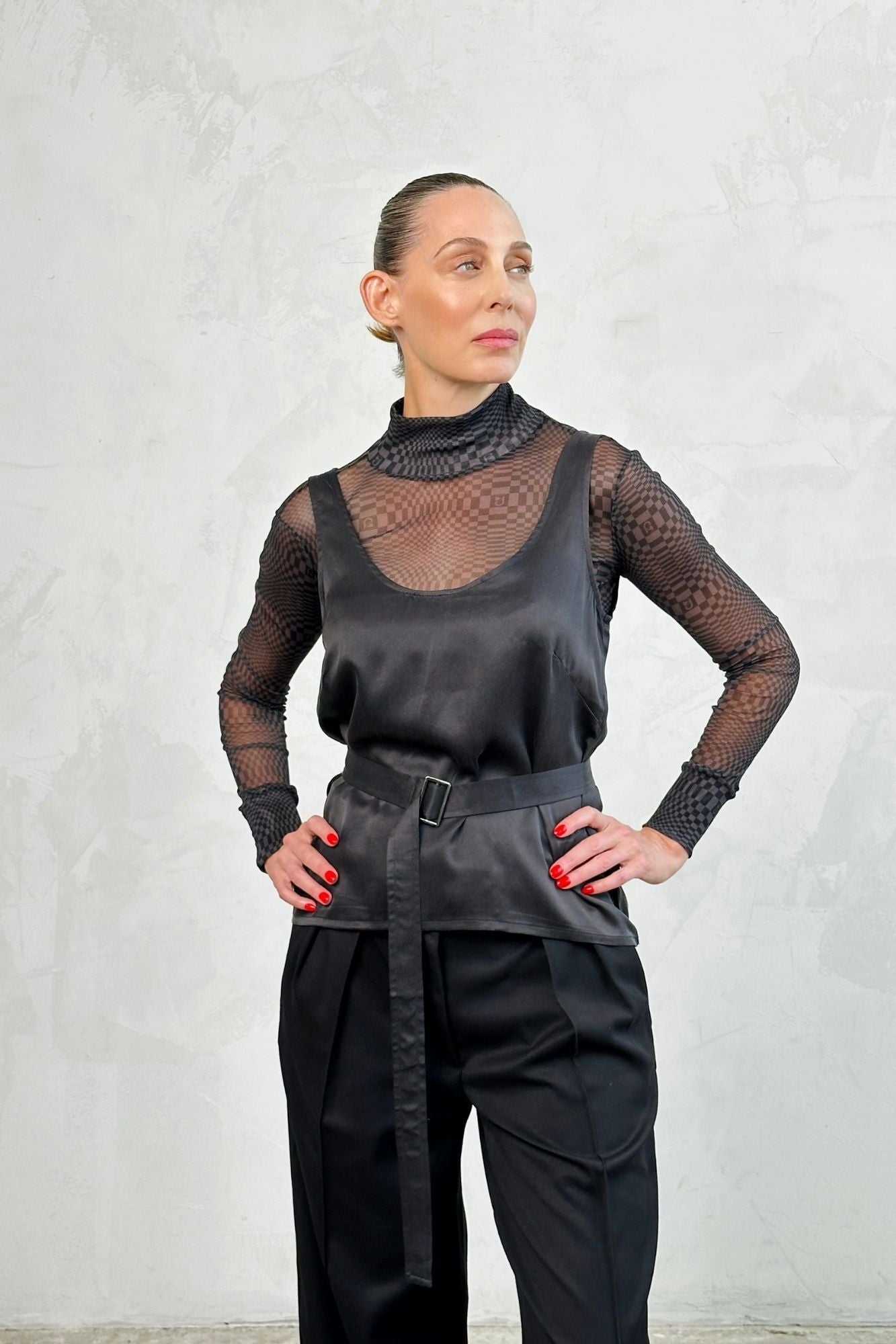 Low Scoop Tank with Belt