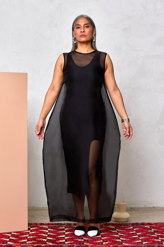 Robe superposée avec fente arquée