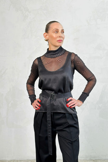 Low Scoop Tank with Belt