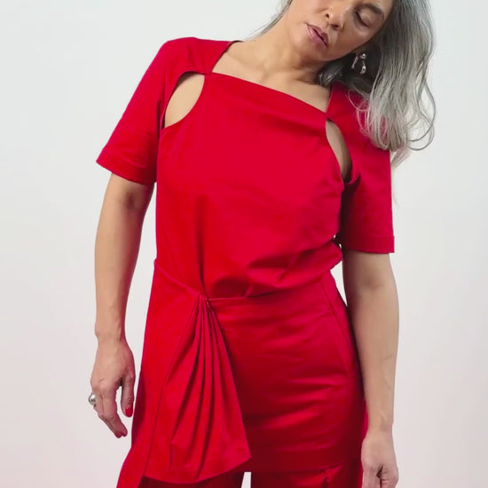Red square neck short sleeve top with side cut-outs – women's keyhole back zip-up shirt with side slits
